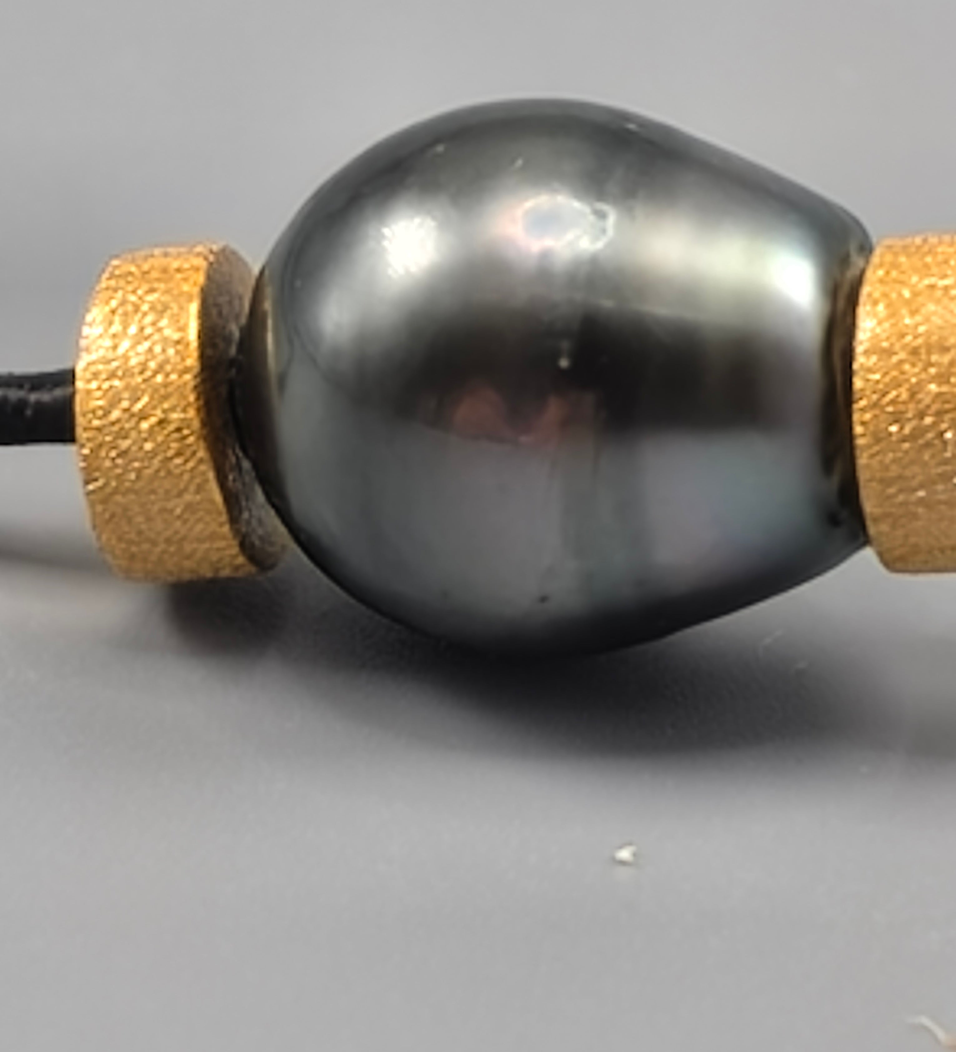Tahitian and silk necklace