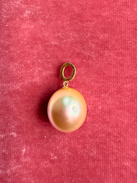 Seawater pearl pendant