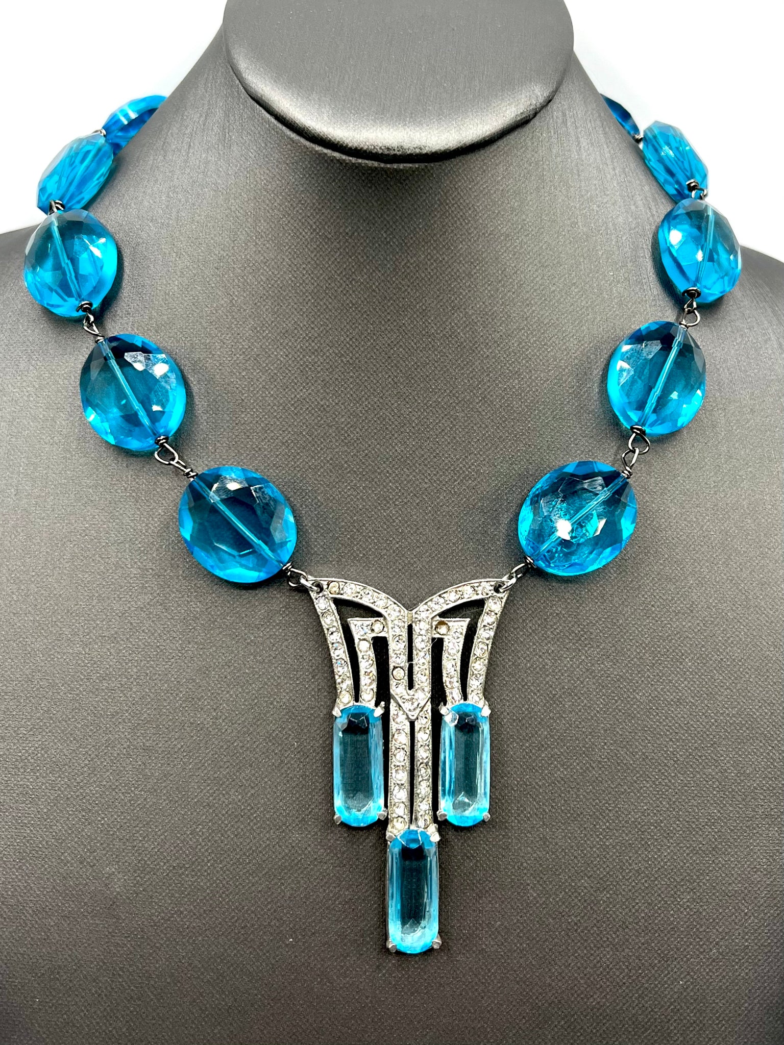 The Montevideo necklace