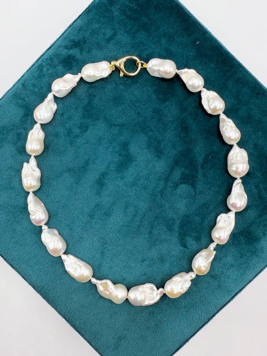 White baroque pearl necklace