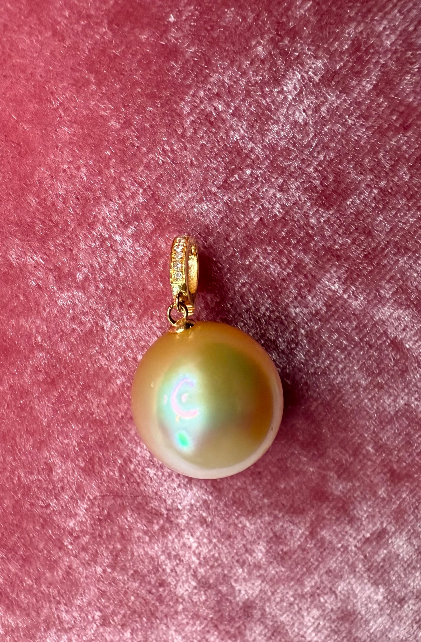 Seawater pearl pendant